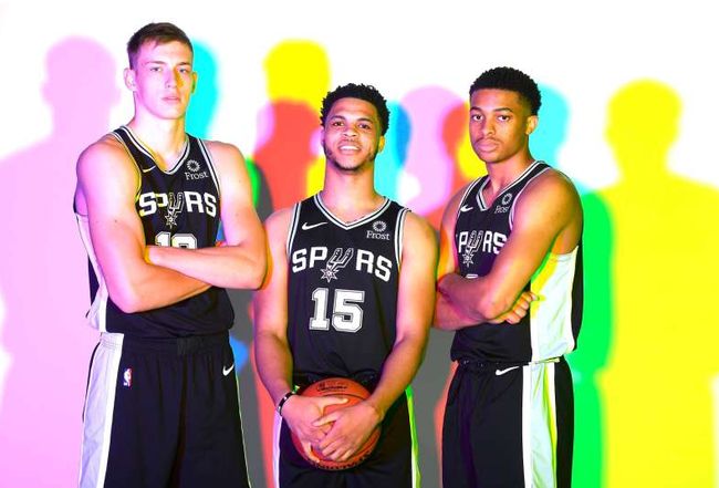 为大联盟首 为大联盟首